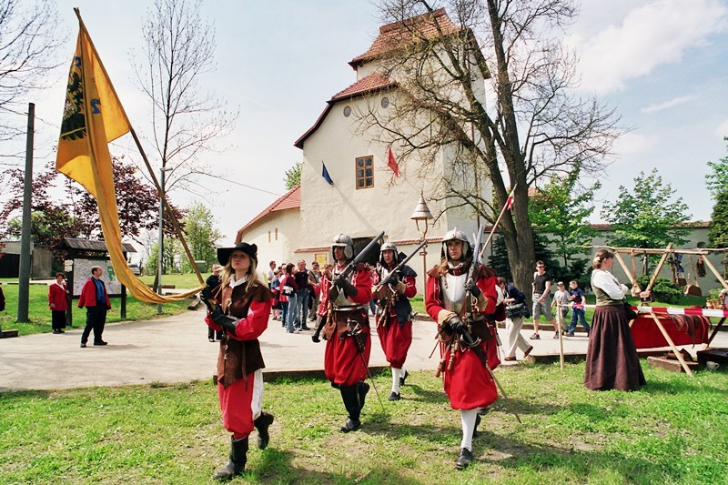Historický rej zpestří pochody a turnaje rytířů. Ilustrační foto: MMO